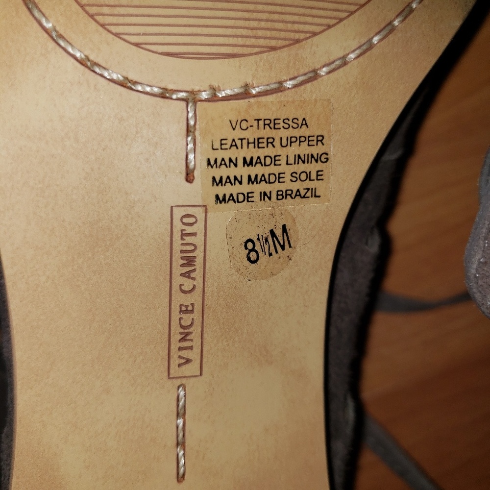 Vince Camuto Tan Suede Heel. - Picture 5 of 8